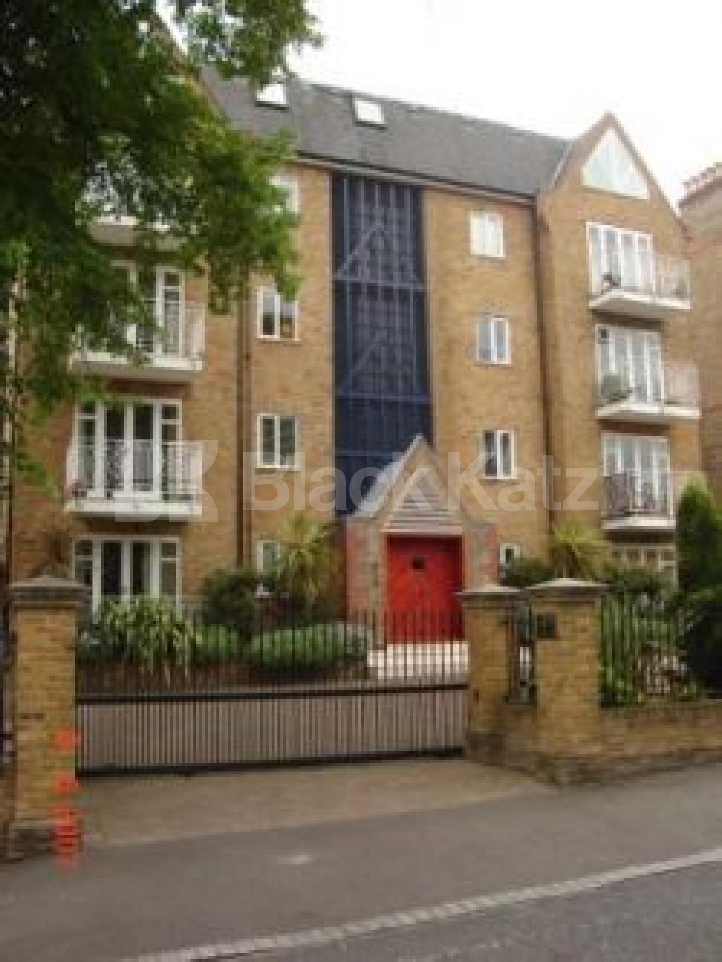			AMAZING LOCATION!!!, 2 Bedroom, 1 bath, 1 reception Apartment			 Cresent Road, CROUCH END N8 n8